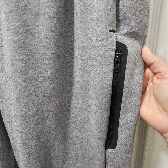Old Navy Men's Heather Gray Joggers - Picture 2 of 3